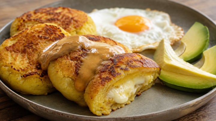 Llapingachos: Kartoffeltaler mit Käse