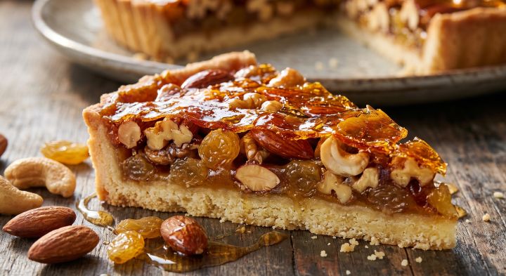 Torta Caramelizada de Frutos Secos, Mel e Passa de Uva